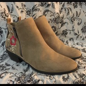 Embroidered Ankle boots